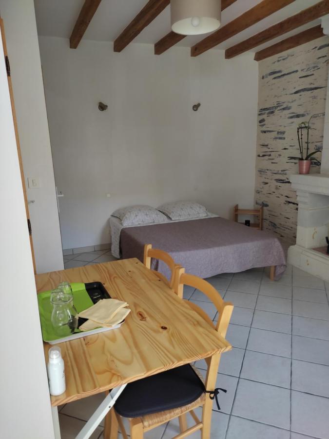 Chambre La Loire La Dagueniere Exterior photo